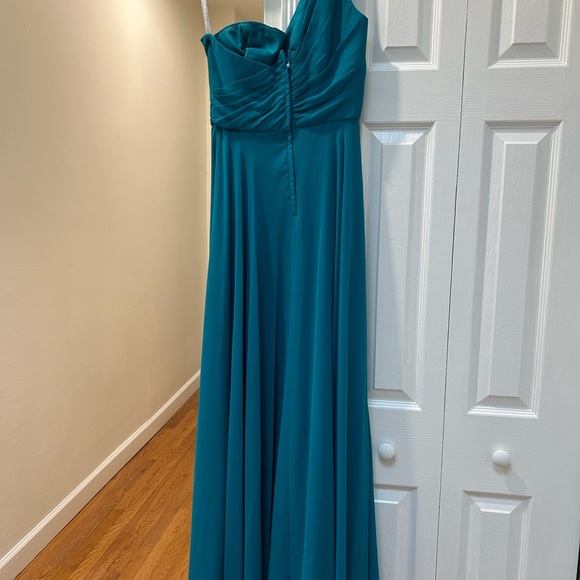 Beautiful green DB Studio gown - Picture 3 of 6